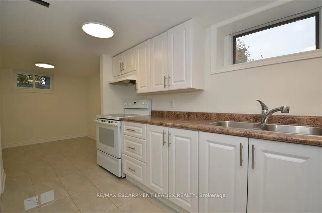 Photo 9 of Unit B, 880 Upper Sherman Avenue, Hamilton, Thorner — HOMEH