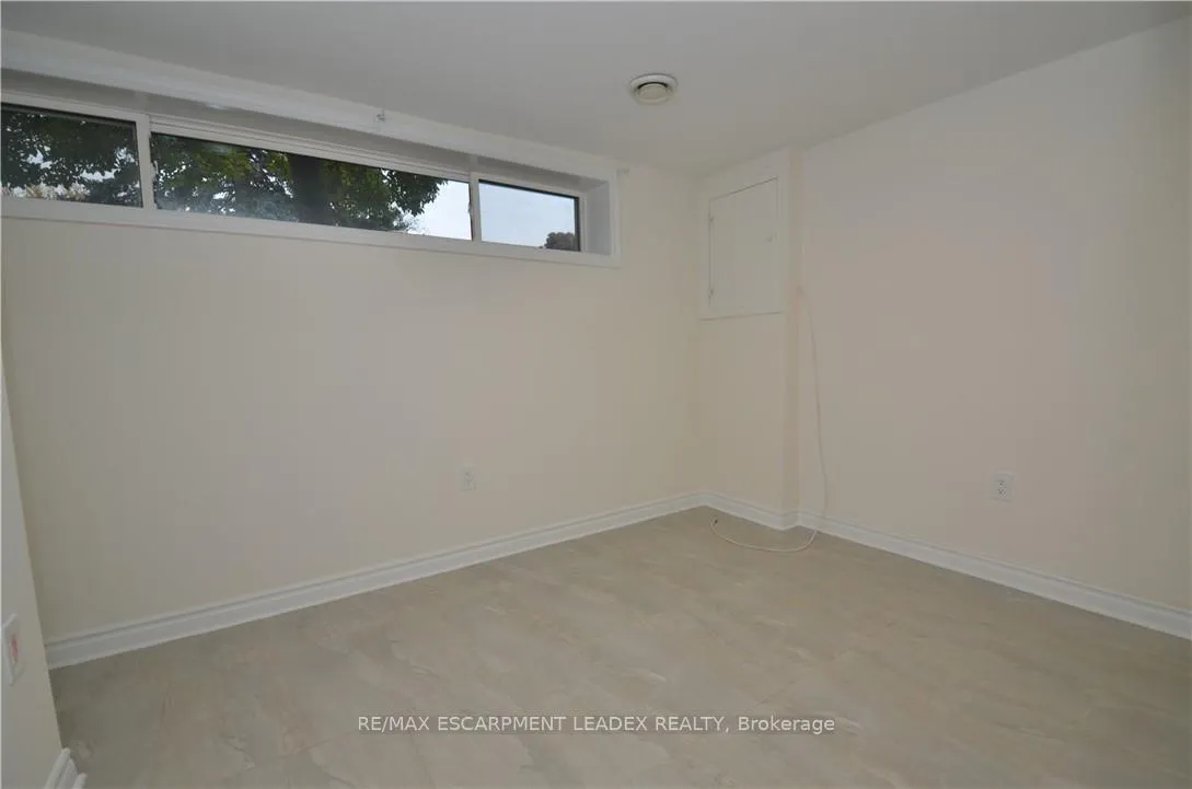 Photo 15 of Unit B, 880 Upper Sherman Avenue, Hamilton, Thorner — HOMEH