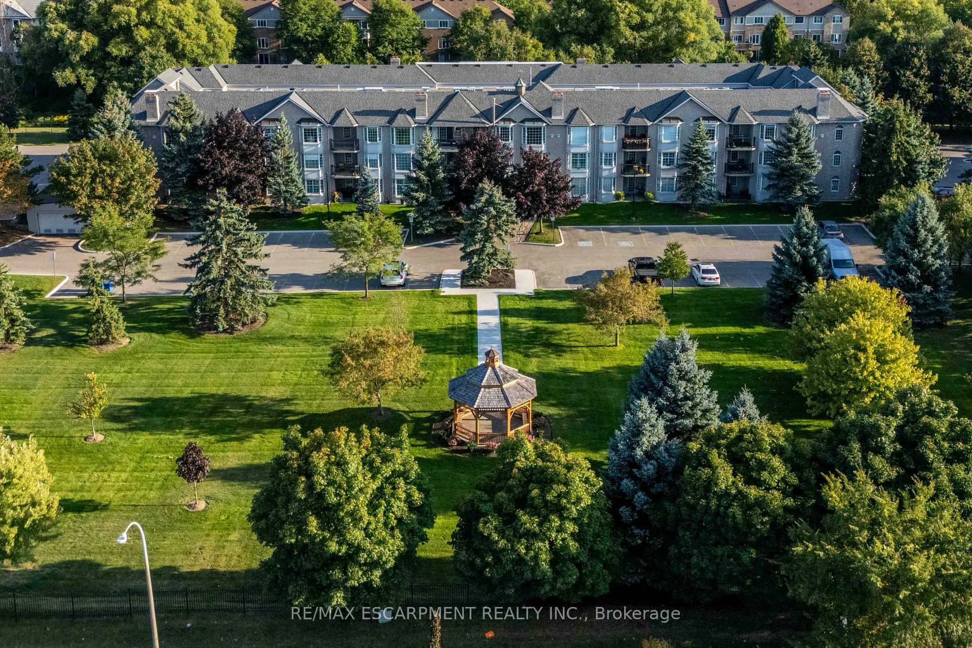 Front of Unit 207, 980 Golf Links Road