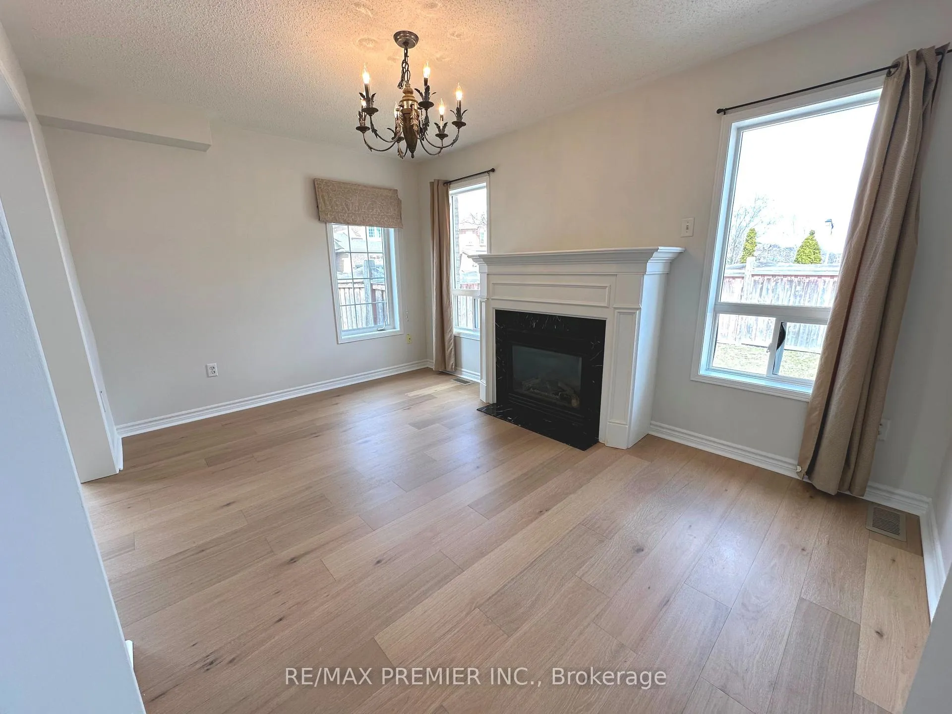 Photo 7 of Unit Main & 2nd, 29 Ewart Street, Caledon, Bolton North — HOMEH