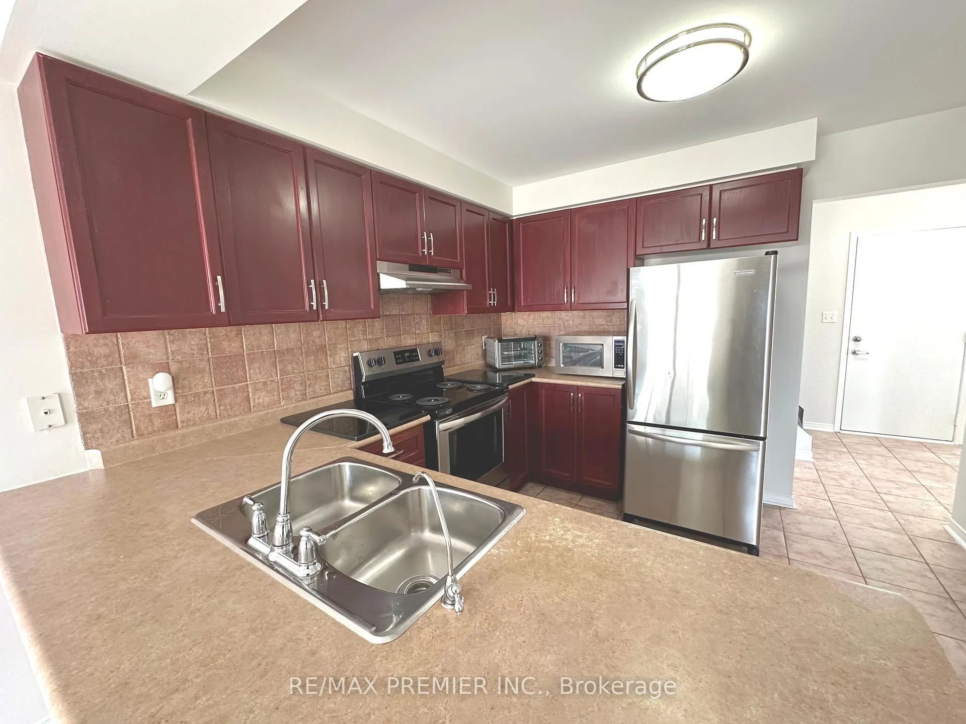 Photo 10 of Unit Main & 2nd, 29 Ewart Street, Caledon, Bolton North — HOMEH