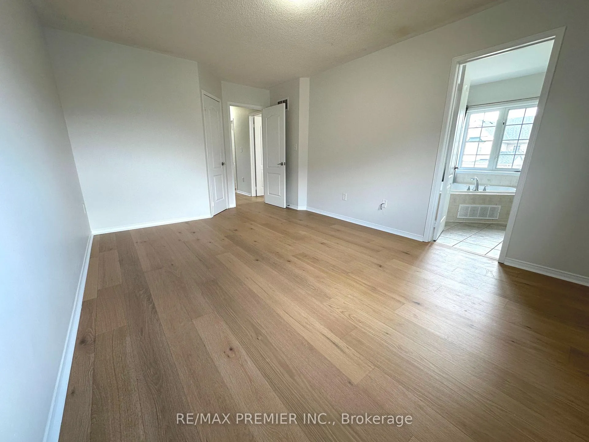 Photo 13 of Unit Main & 2nd, 29 Ewart Street, Caledon, Bolton North — HOMEH