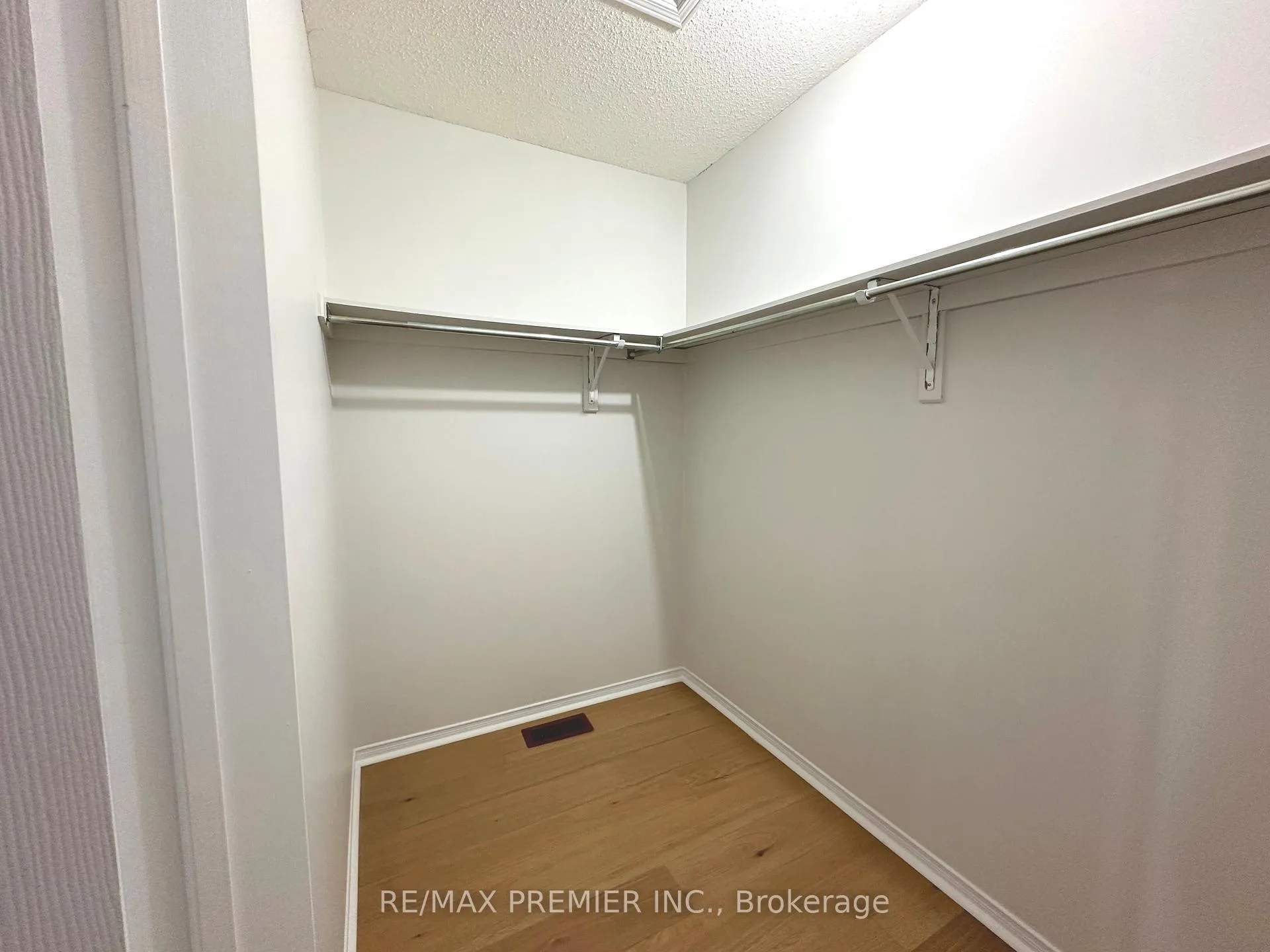 Photo 15 of Unit Main & 2nd, 29 Ewart Street, Caledon, Bolton North — HOMEH
