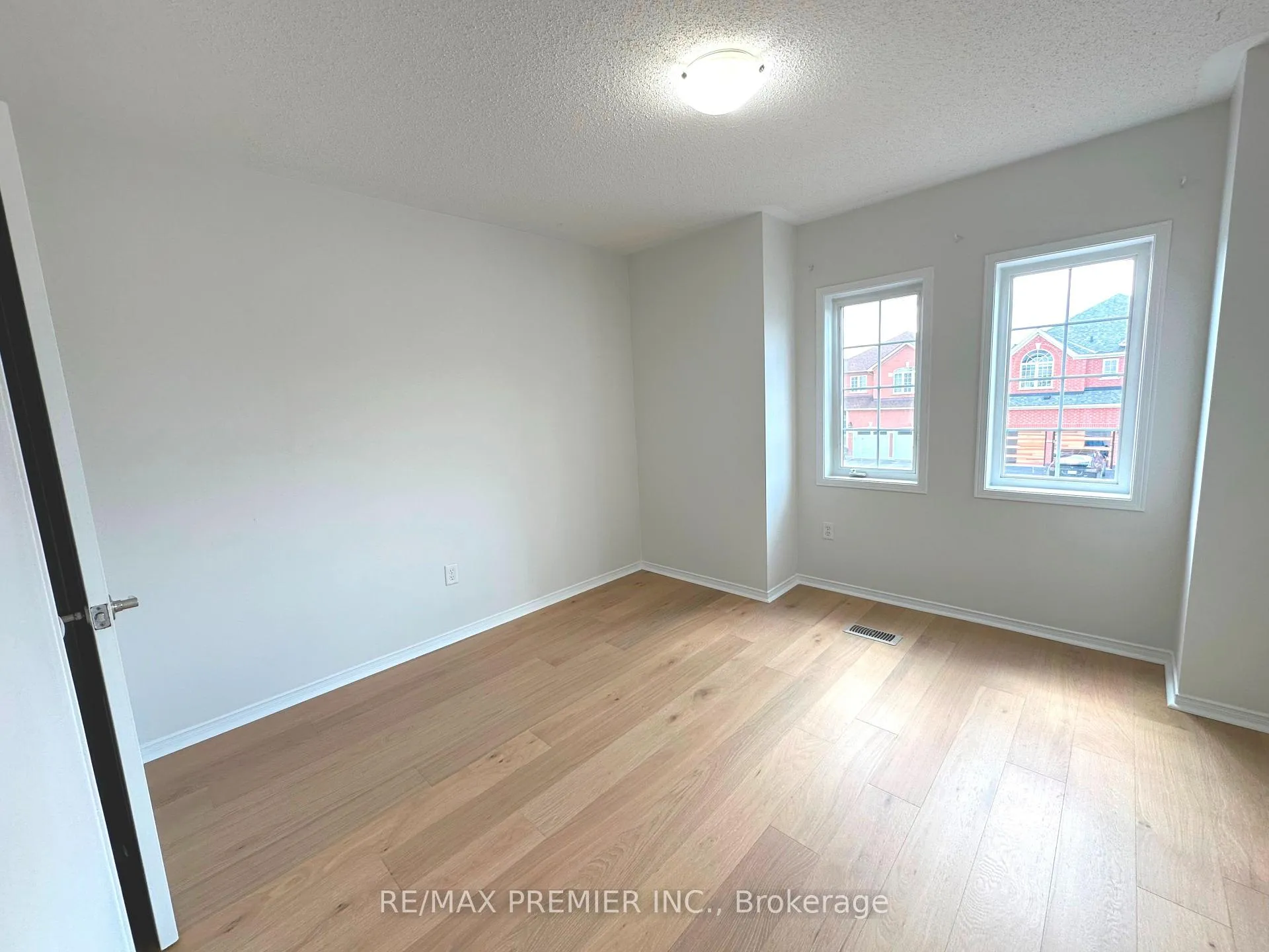 Photo 19 of Unit Main & 2nd, 29 Ewart Street, Caledon, Bolton North — HOMEH