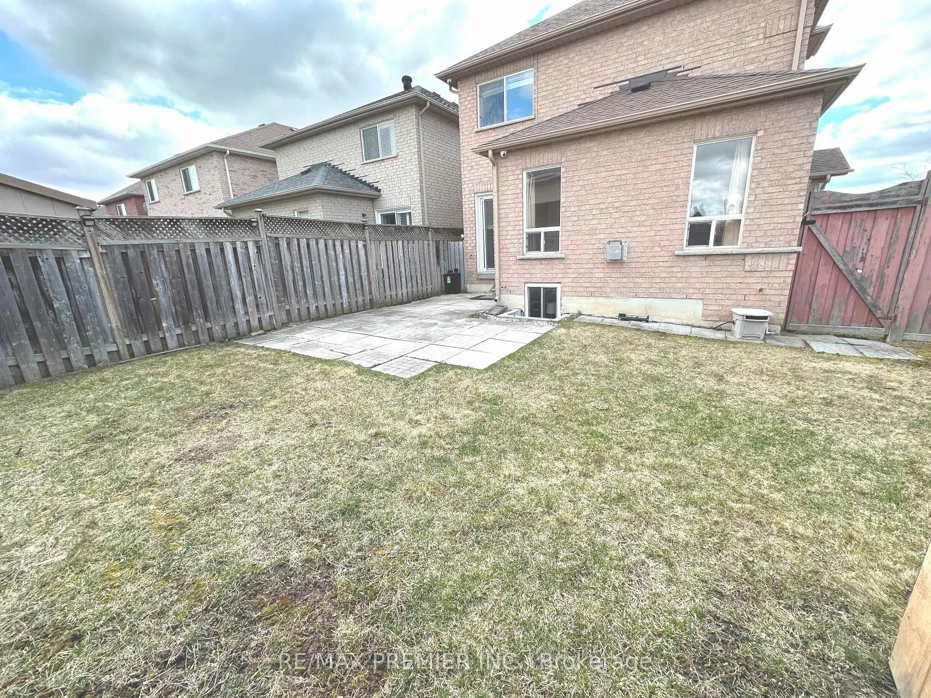 Photo 20 of Unit Main & 2nd, 29 Ewart Street, Caledon, Bolton North — HOMEH