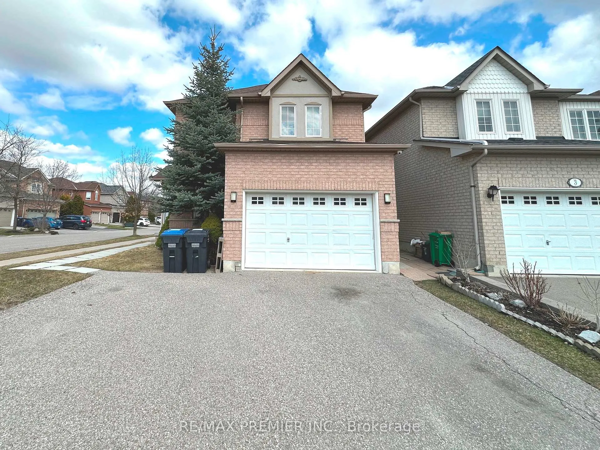 Photo 23 of Unit Main & 2nd, 29 Ewart Street, Caledon, Bolton North — HOMEH