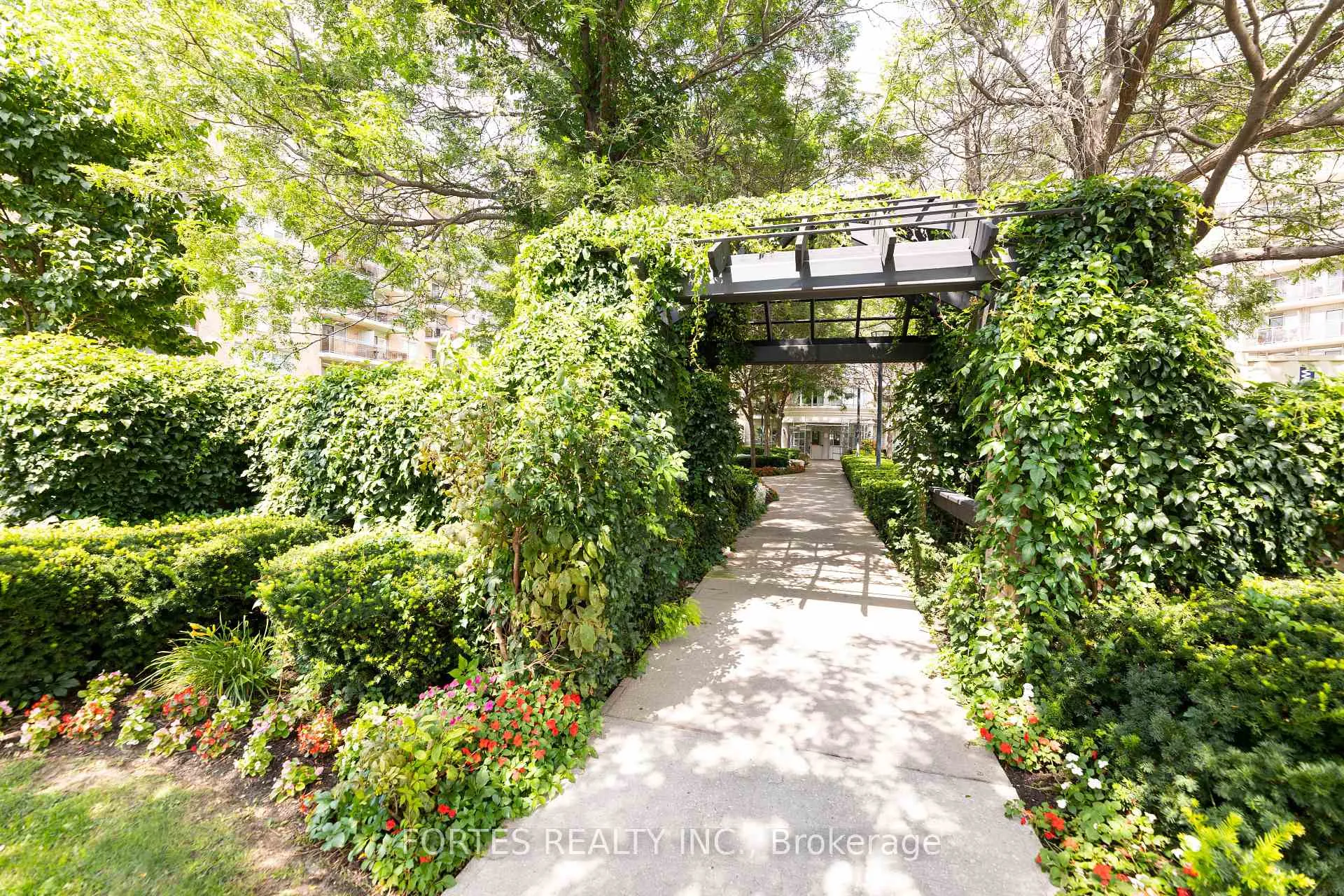 Photo 2 of Unit 404, 650 Lawrence Avenue W, Toronto, Englemount-Lawrence — HOMEH