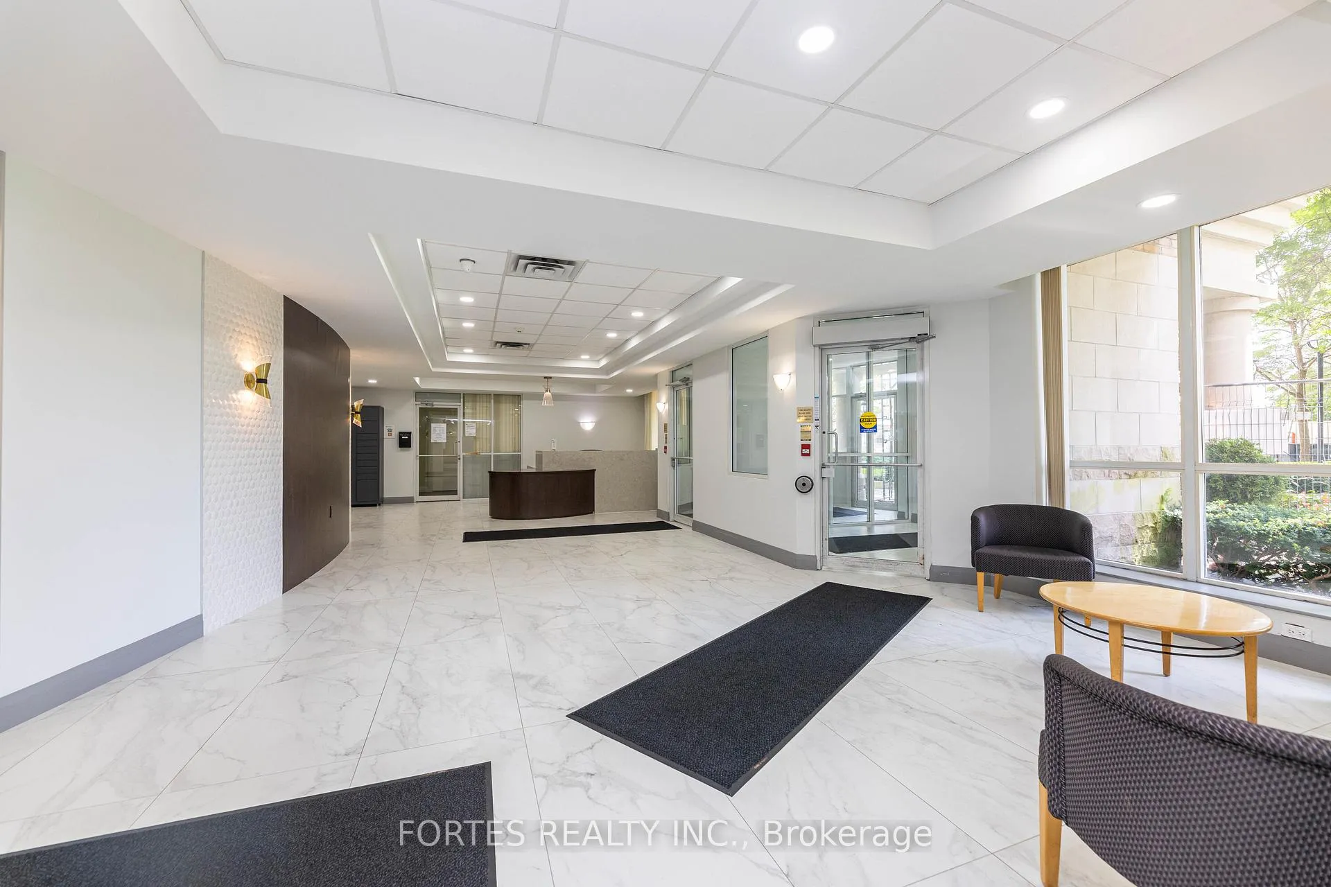 Photo 4 of Unit 404, 650 Lawrence Avenue W, Toronto, Englemount-Lawrence — HOMEH