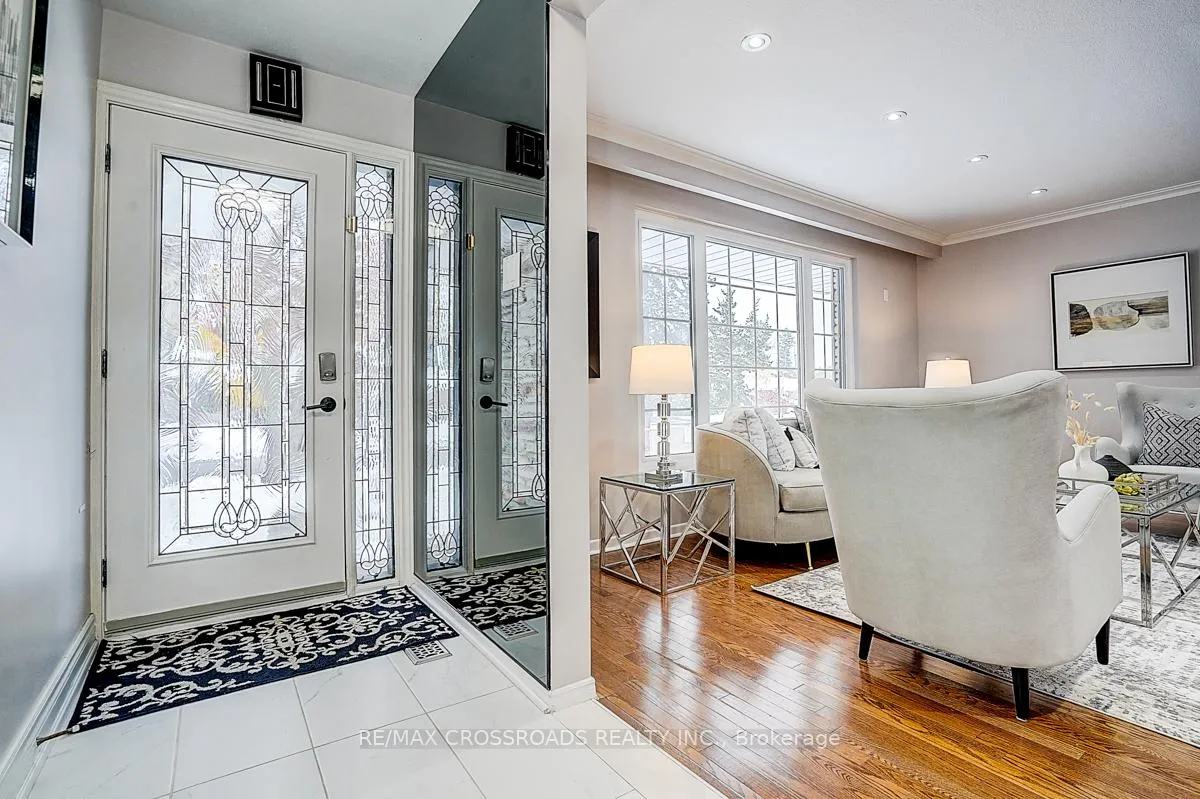 Photo 5 of 78 Fred Varley Drive, Markham, Unionville — HOMEH