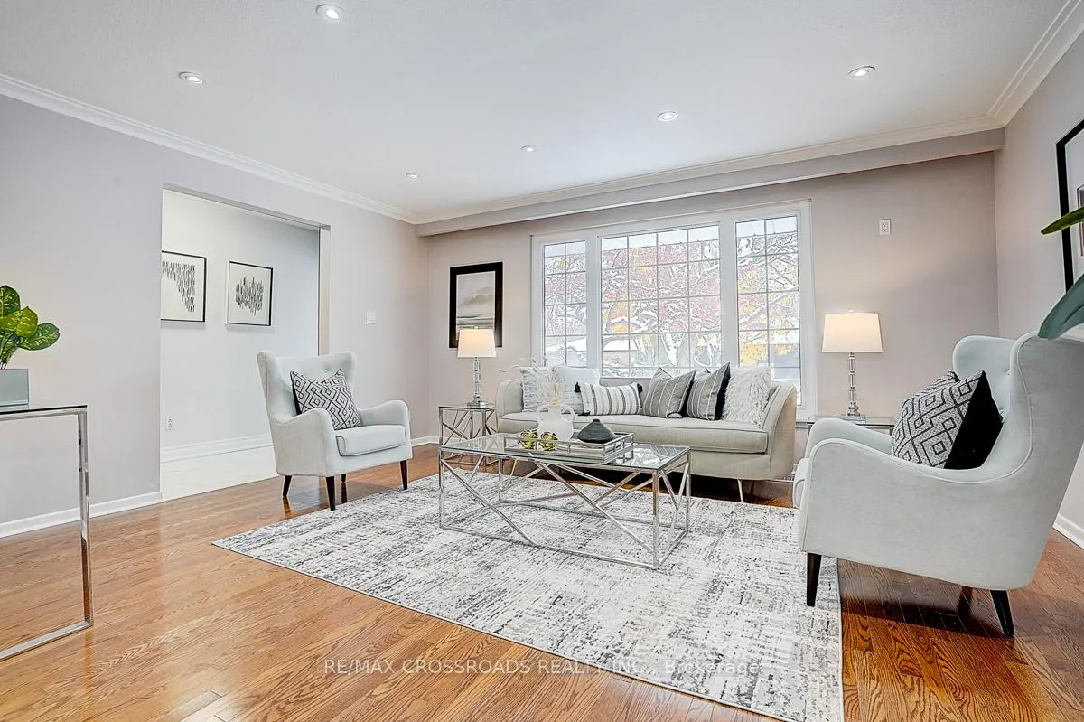 Photo 10 of 78 Fred Varley Drive, Markham, Unionville — HOMEH