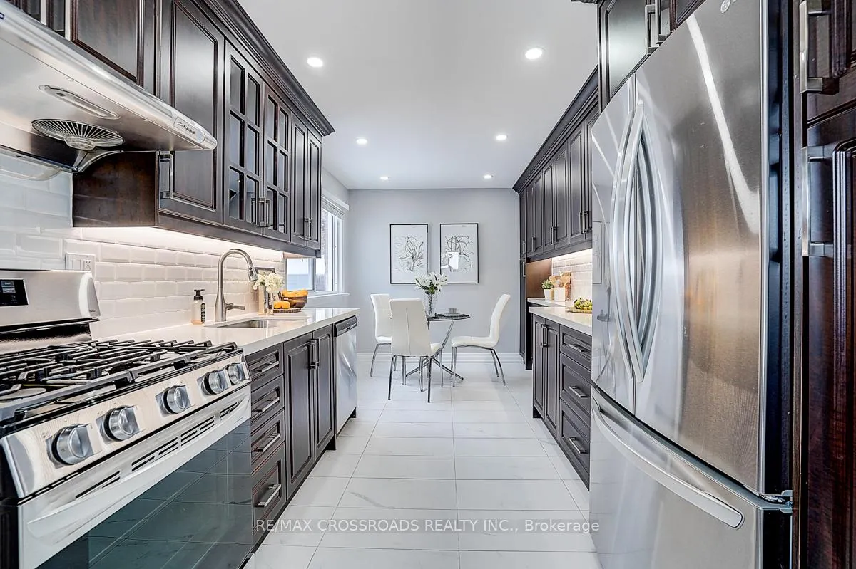 Photo 14 of 78 Fred Varley Drive, Markham, Unionville — HOMEH