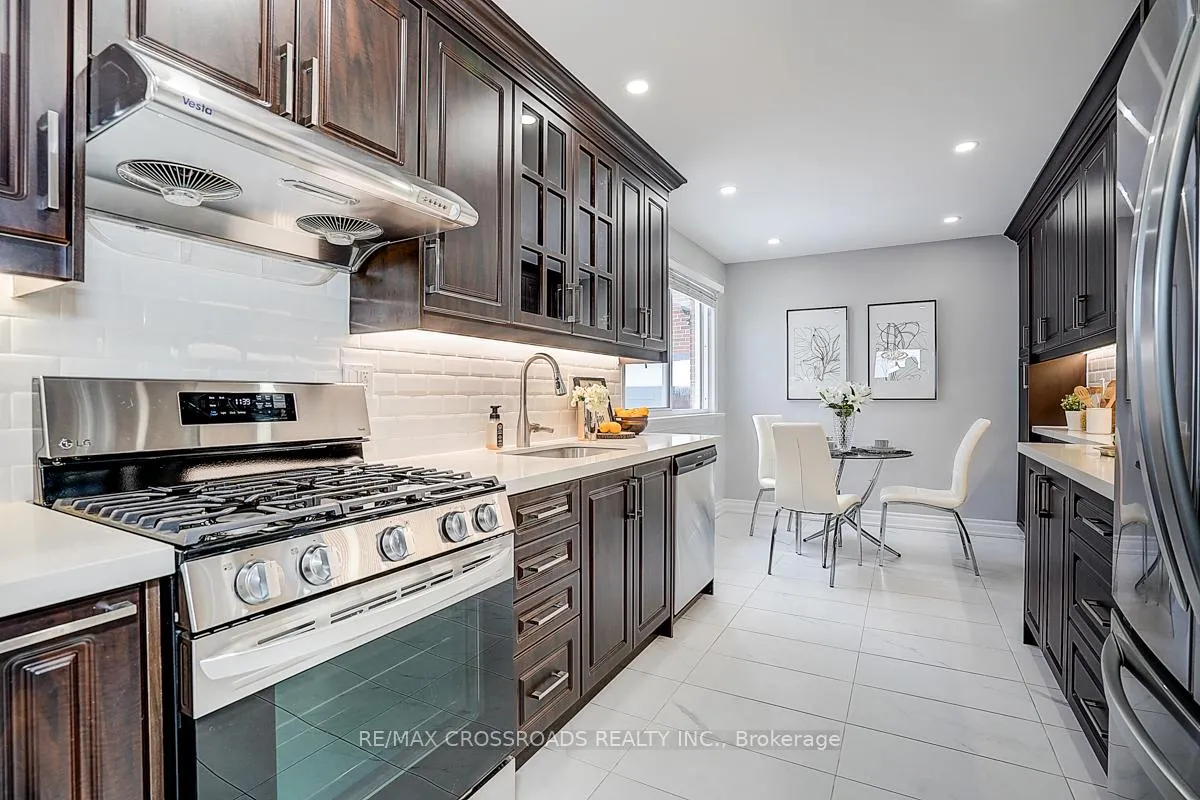 Photo 15 of 78 Fred Varley Drive, Markham, Unionville — HOMEH