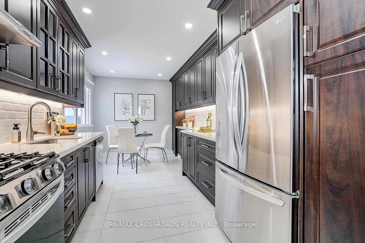 Photo 16 of 78 Fred Varley Drive, Markham, Unionville — HOMEH
