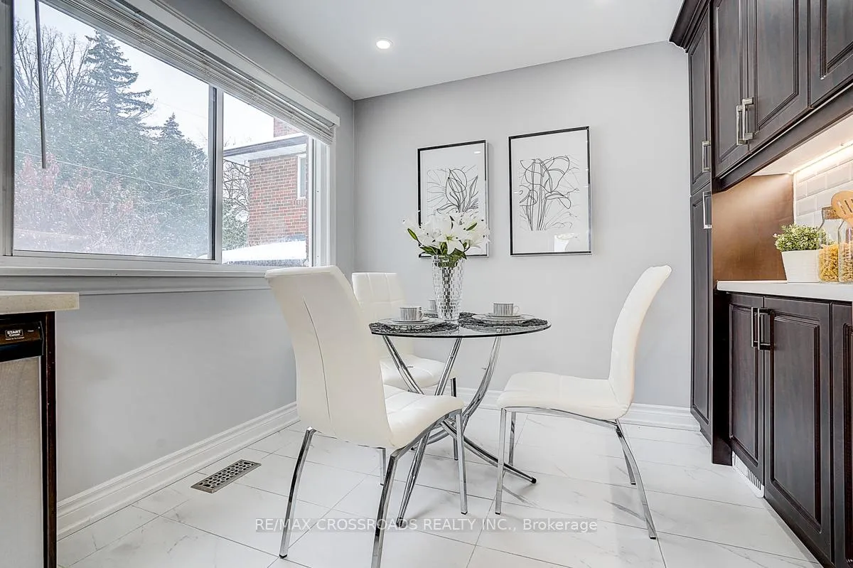 Photo 17 of 78 Fred Varley Drive, Markham, Unionville — HOMEH