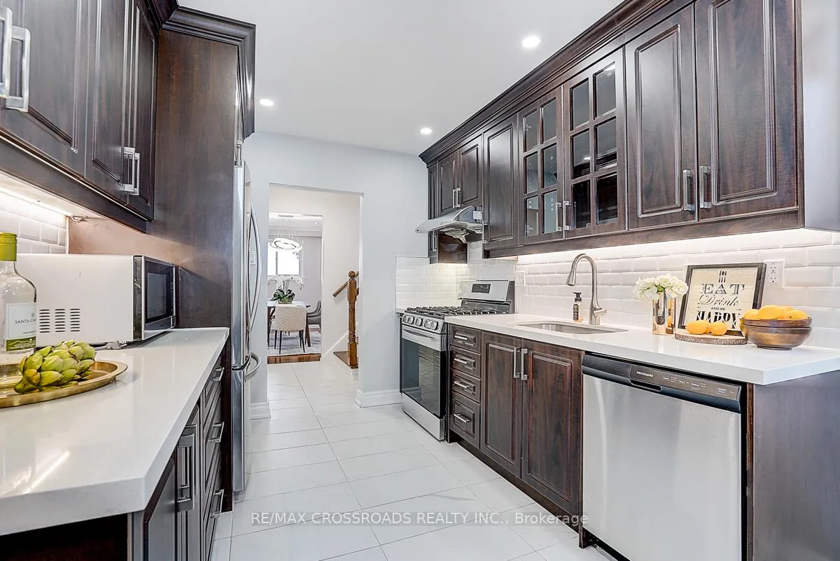 Photo 18 of 78 Fred Varley Drive, Markham, Unionville — HOMEH
