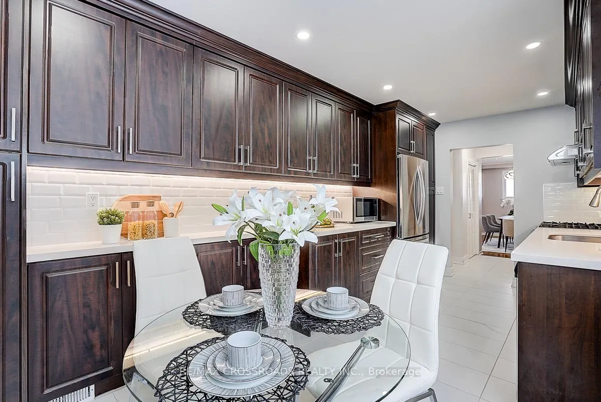 Photo 19 of 78 Fred Varley Drive, Markham, Unionville — HOMEH
