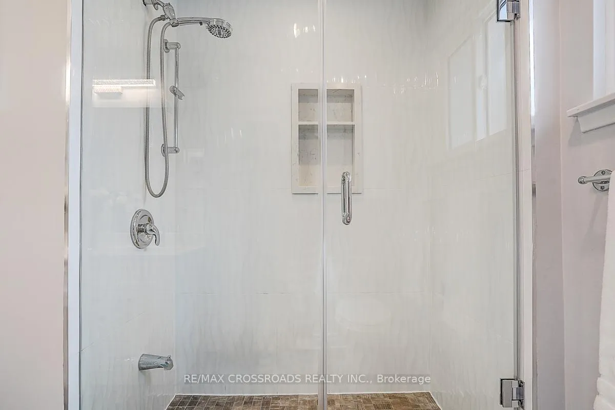 Photo 43 of 78 Fred Varley Drive, Markham, Unionville — HOMEH