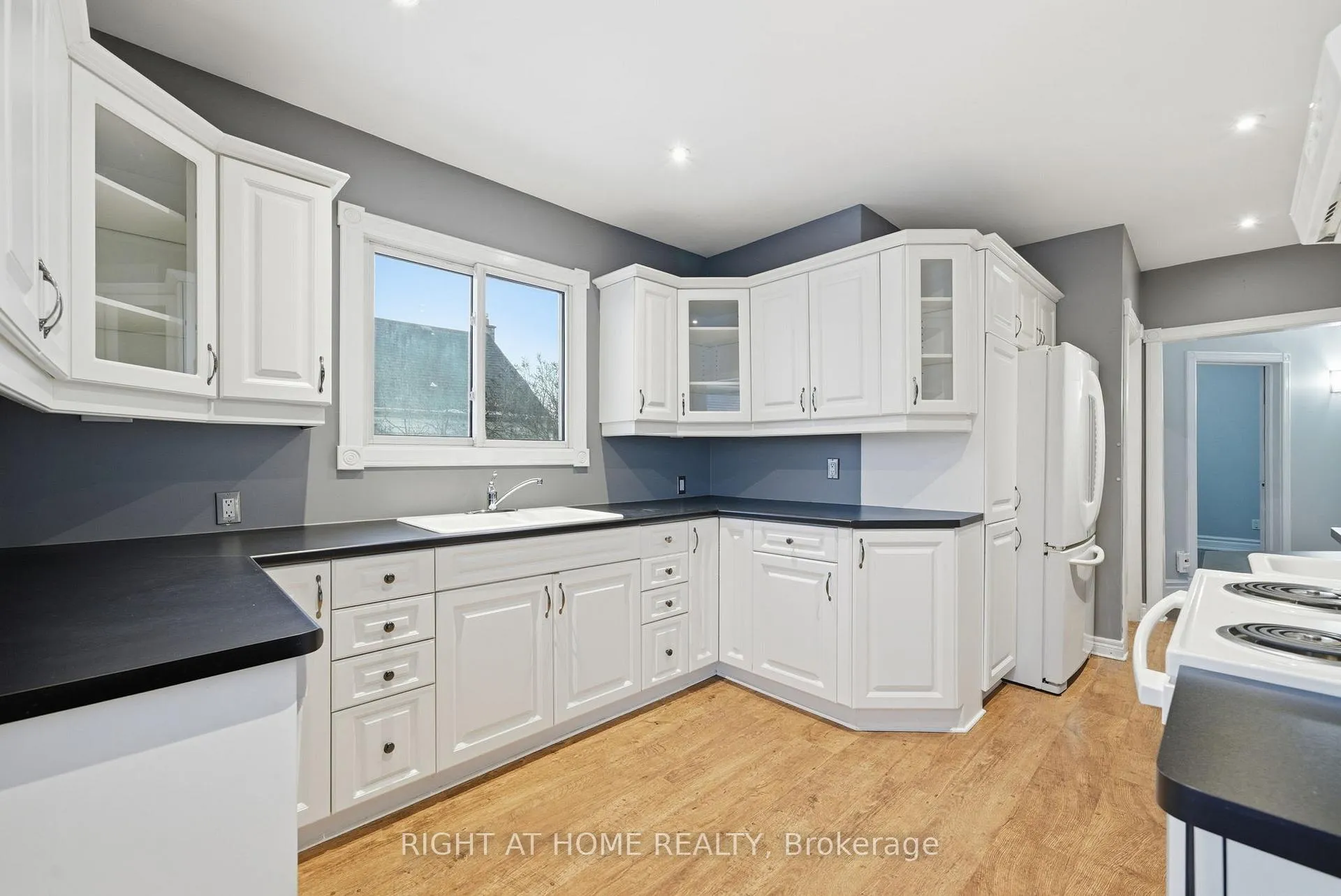 Photo 4 of 1414 Simcoe Street N, Oshawa, Samac — HOMEH