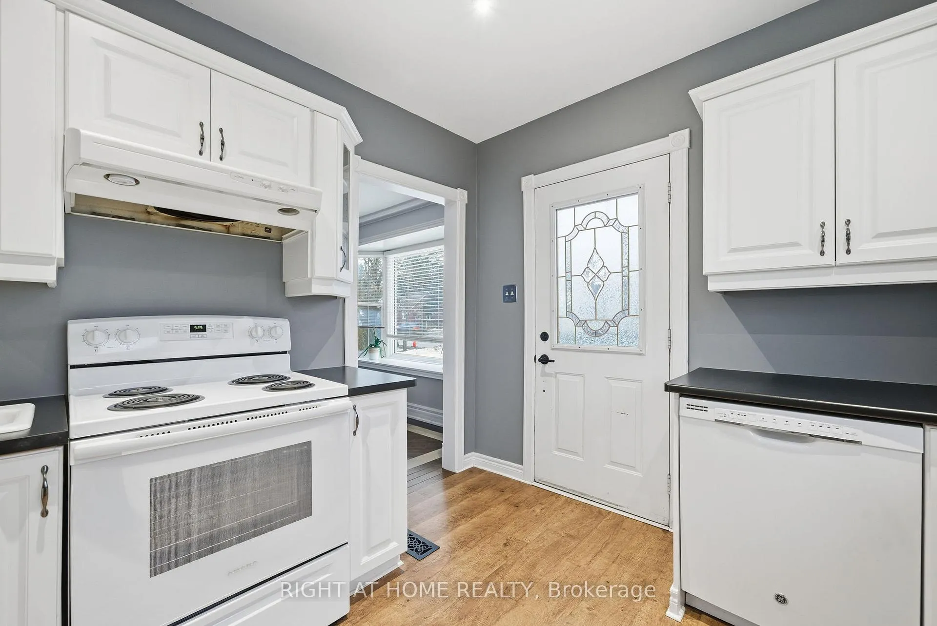 Photo 7 of 1414 Simcoe Street N, Oshawa, Samac — HOMEH