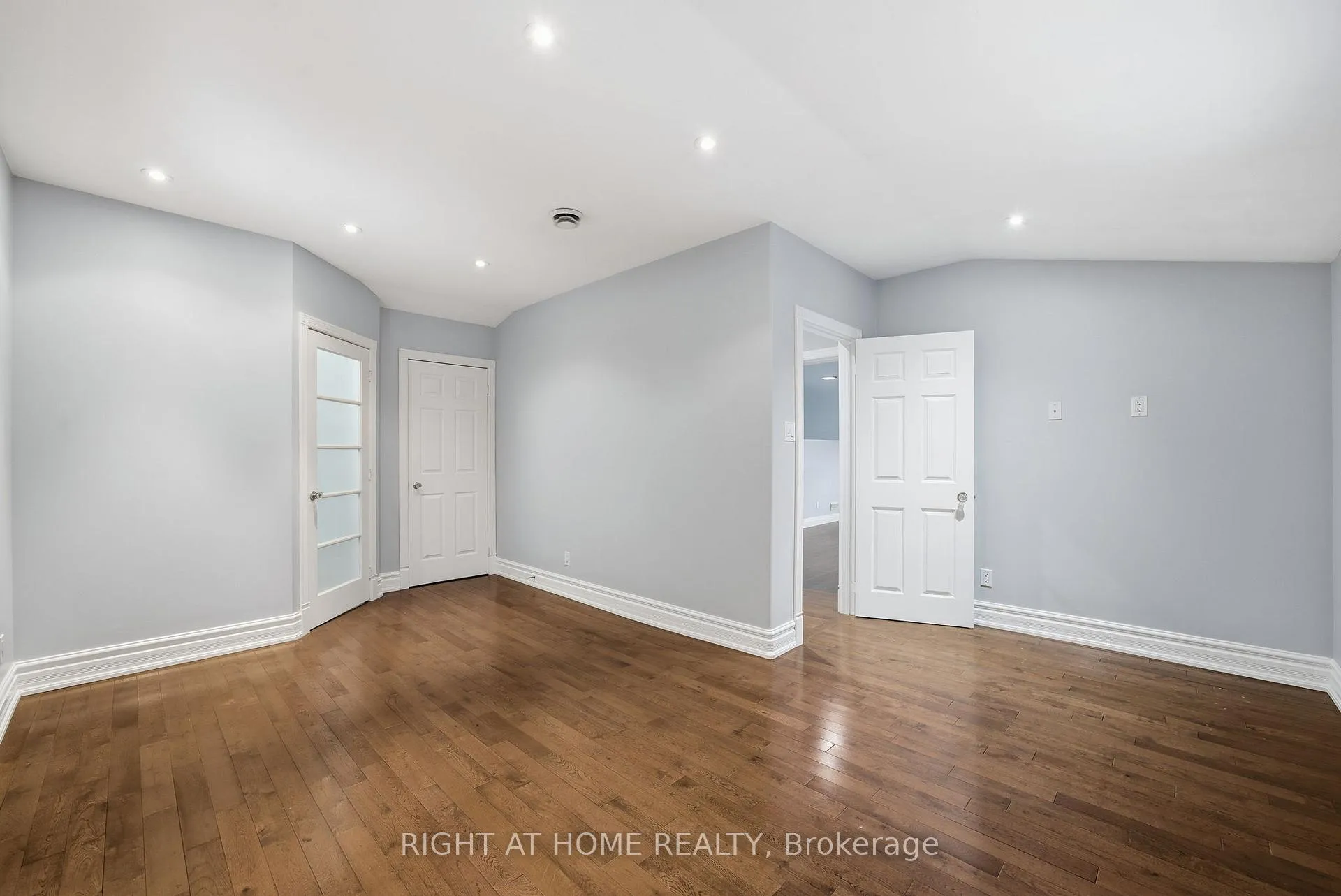 Photo 19 of 1414 Simcoe Street N, Oshawa, Samac — HOMEH