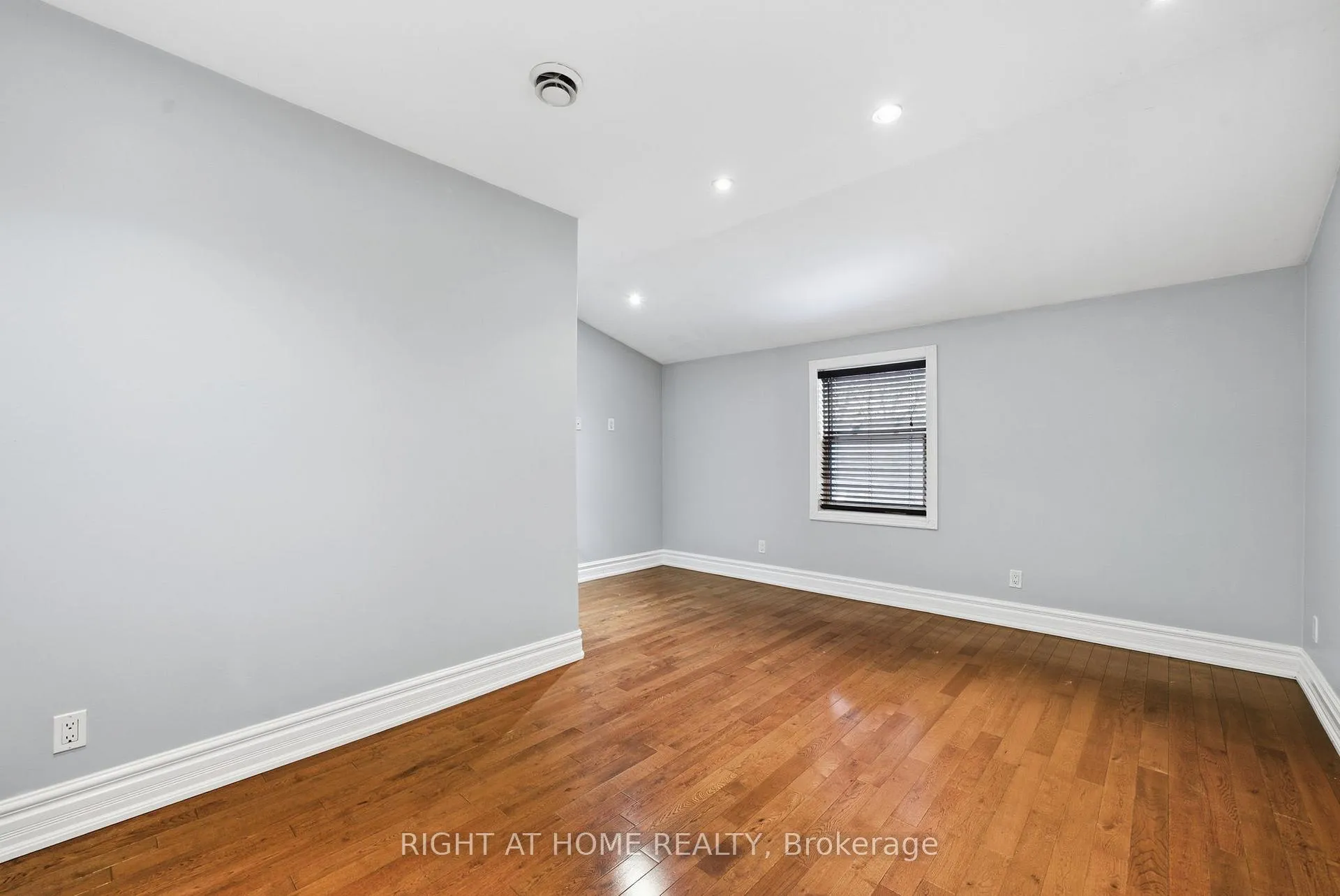 Photo 20 of 1414 Simcoe Street N, Oshawa, Samac — HOMEH