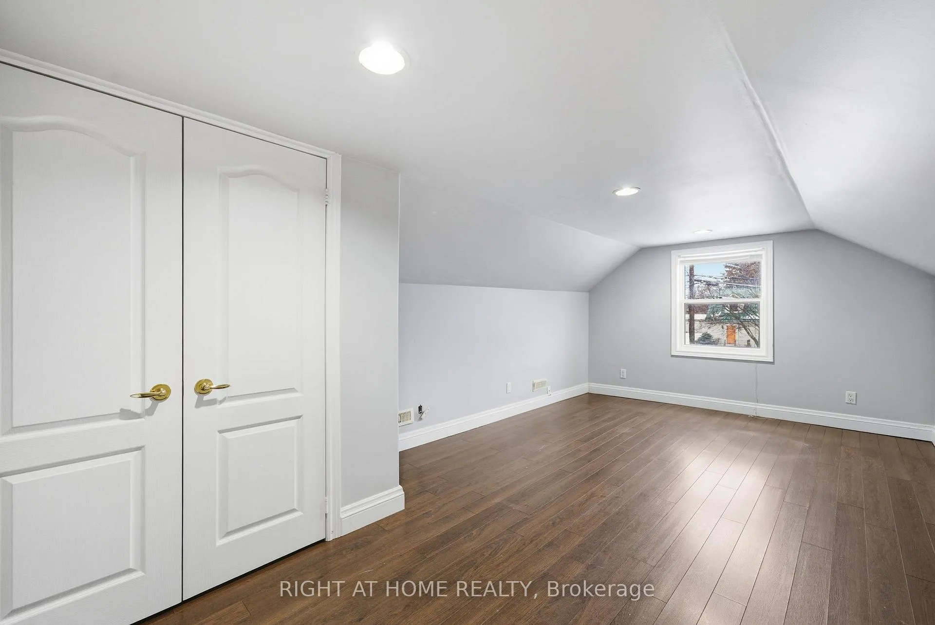 Photo 23 of 1414 Simcoe Street N, Oshawa, Samac — HOMEH