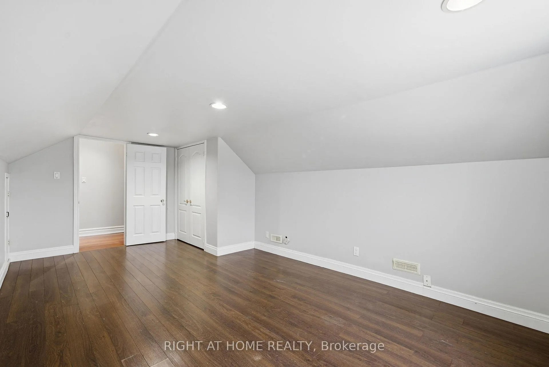 Photo 24 of 1414 Simcoe Street N, Oshawa, Samac — HOMEH