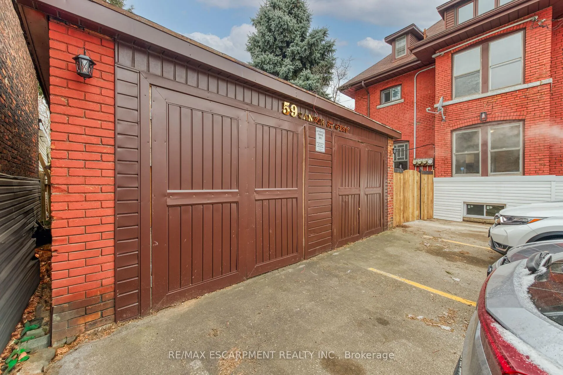Photo 4 of 59 Cannon Street W, Hamilton, Strathcona — HOMEH