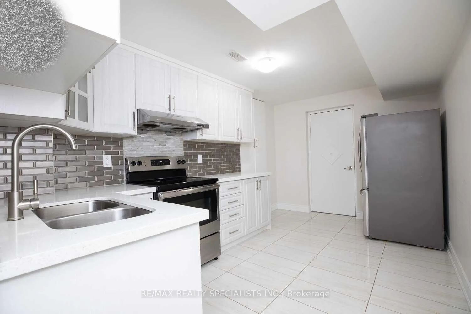 Photo 3 of Unit BASEMENT UNIT, 42 Rising HIll Ridge, Brampton, Bram West — HOMEH