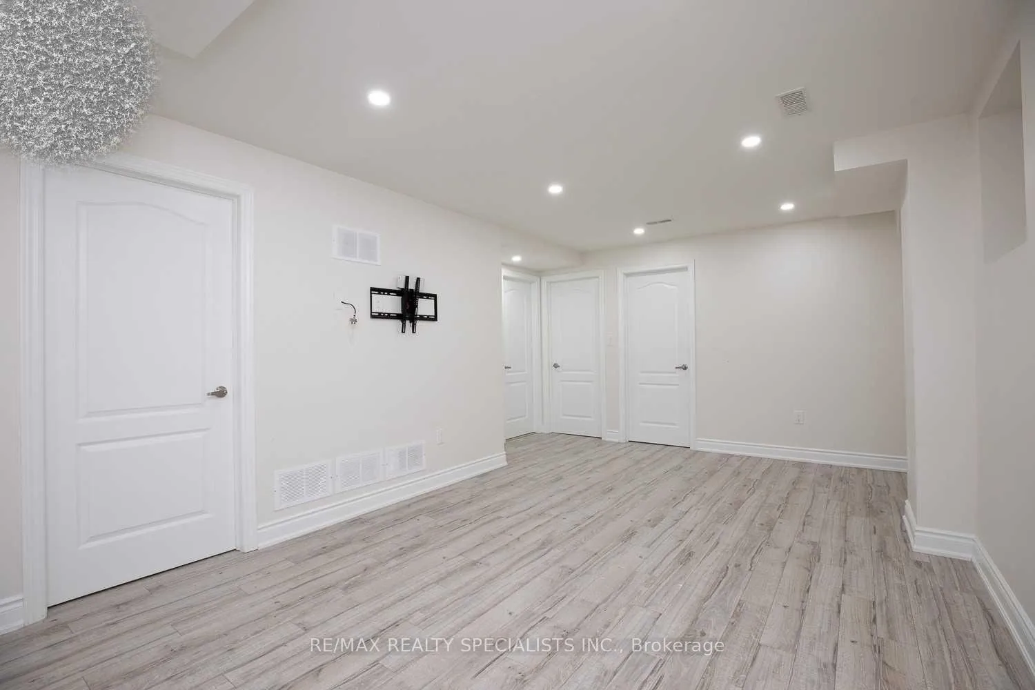 Photo 4 of Unit BASEMENT UNIT, 42 Rising HIll Ridge, Brampton, Bram West — HOMEH