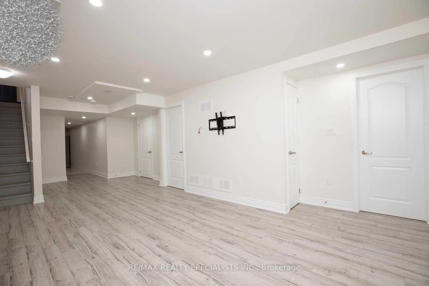 Photo 5 of Unit BASEMENT UNIT, 42 Rising HIll Ridge, Brampton, Bram West — HOMEH