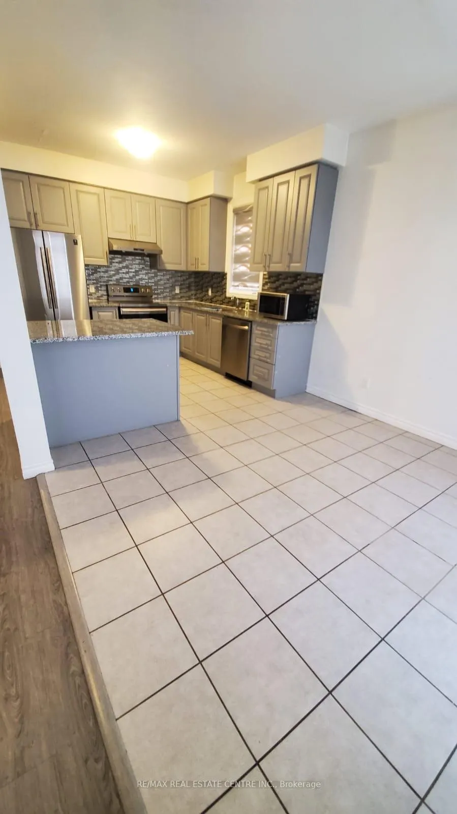 Photo 3 of 19 Saddlebrook Court, Kitchener, Huron Park — HOMEH