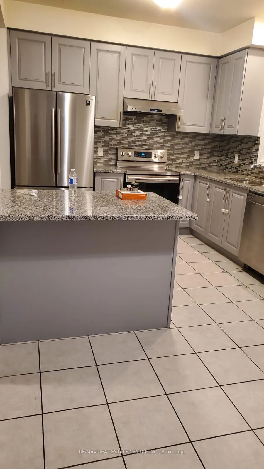 Photo 4 of 19 Saddlebrook Court, Kitchener, Huron Park — HOMEH