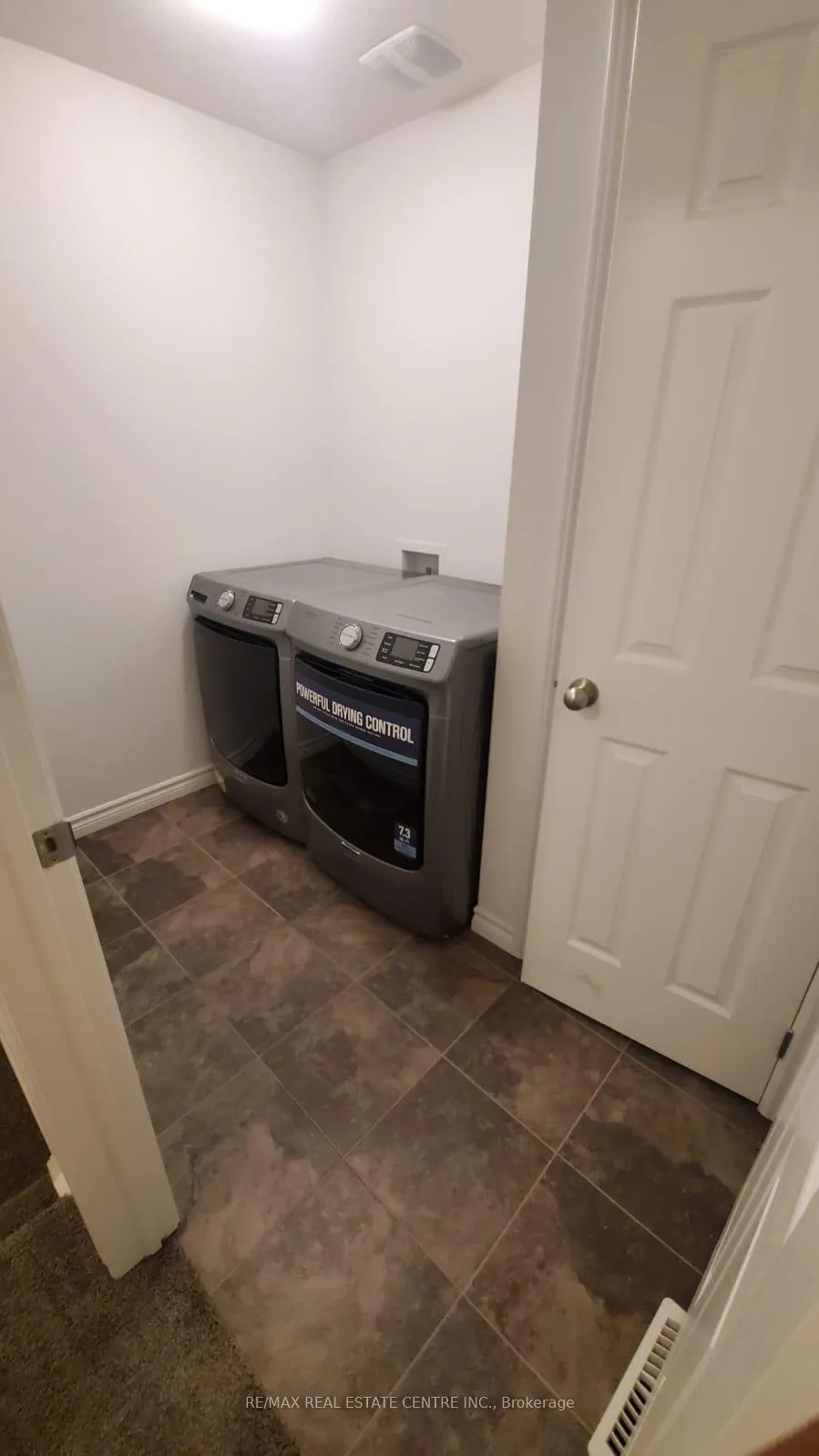 Photo 8 of 19 Saddlebrook Court, Kitchener, Huron Park — HOMEH
