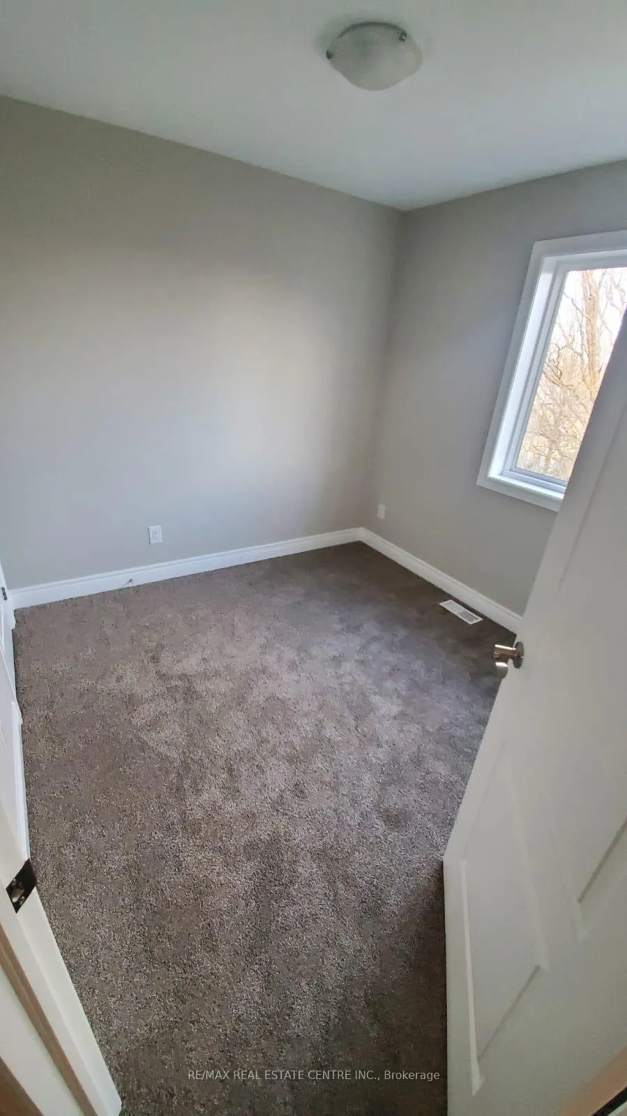 Photo 11 of 19 Saddlebrook Court, Kitchener, Huron Park — HOMEH