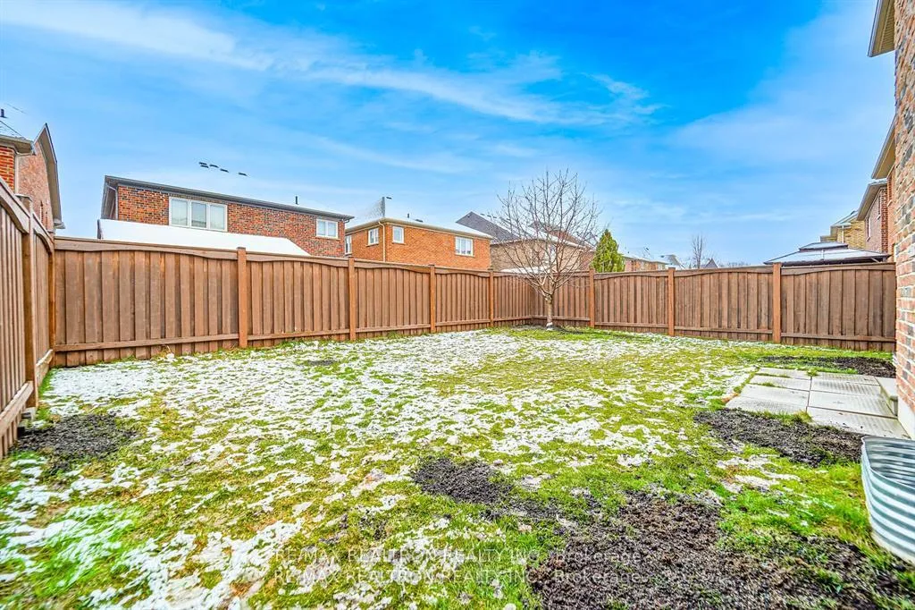 Photo 4 of 18 Corduroy Road, Markham, Victoria Manor-Jennings Gate — HOMEH