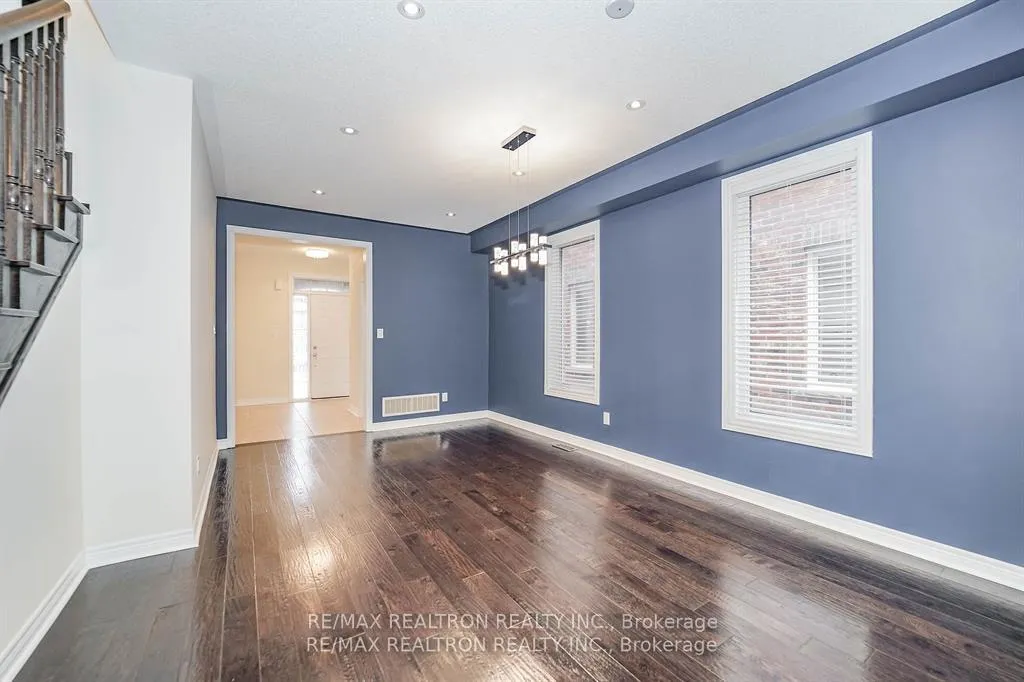 Photo 7 of 18 Corduroy Road, Markham, Victoria Manor-Jennings Gate — HOMEH