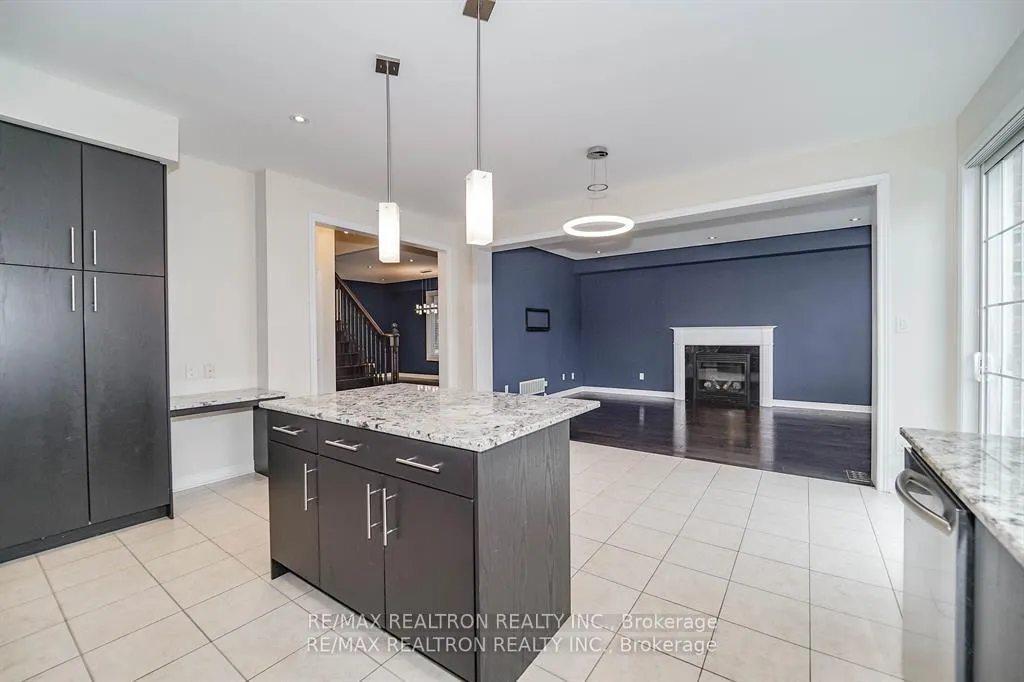 Photo 12 of 18 Corduroy Road, Markham, Victoria Manor-Jennings Gate — HOMEH