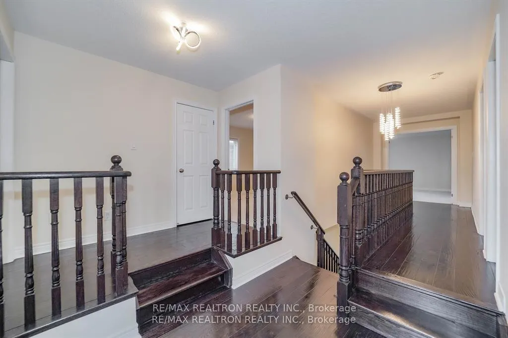 Photo 16 of 18 Corduroy Road, Markham, Victoria Manor-Jennings Gate — HOMEH