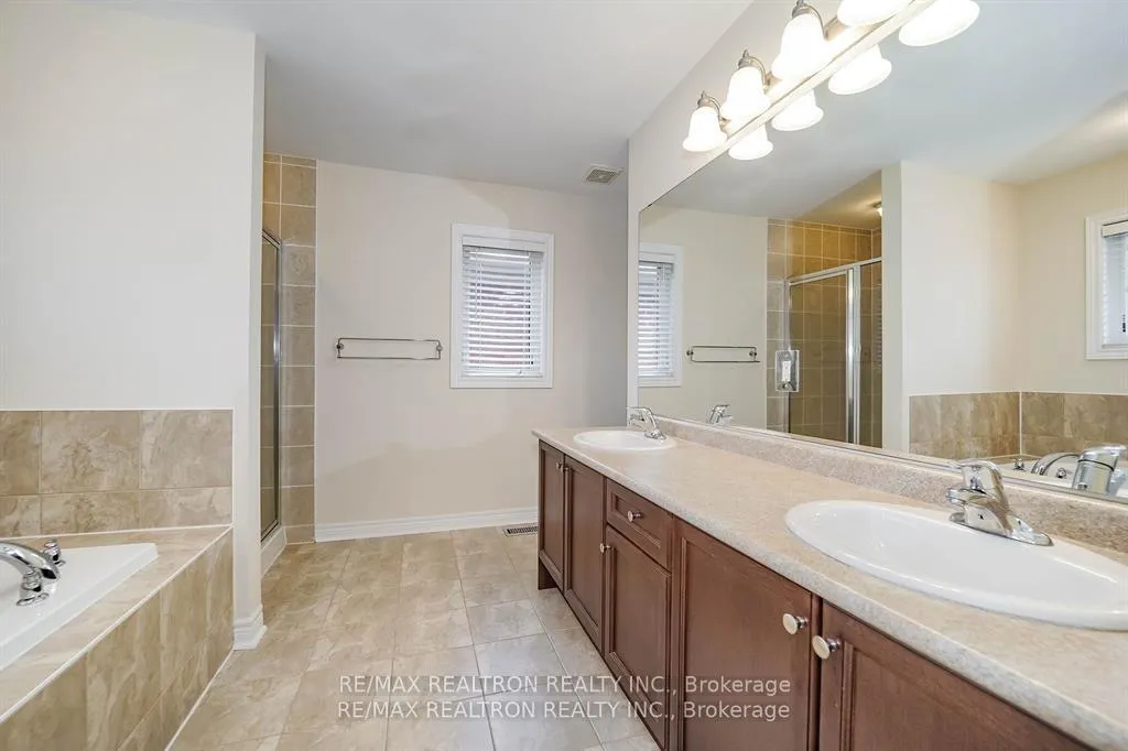 Photo 32 of 18 Corduroy Road, Markham, Victoria Manor-Jennings Gate — HOMEH