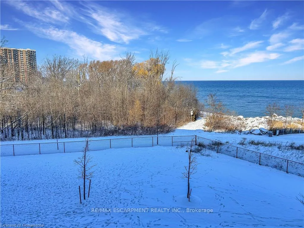 Photo 3 of Unit 329, 125 Shoreview Place, Hamilton, Stoney Creek — HOMEH