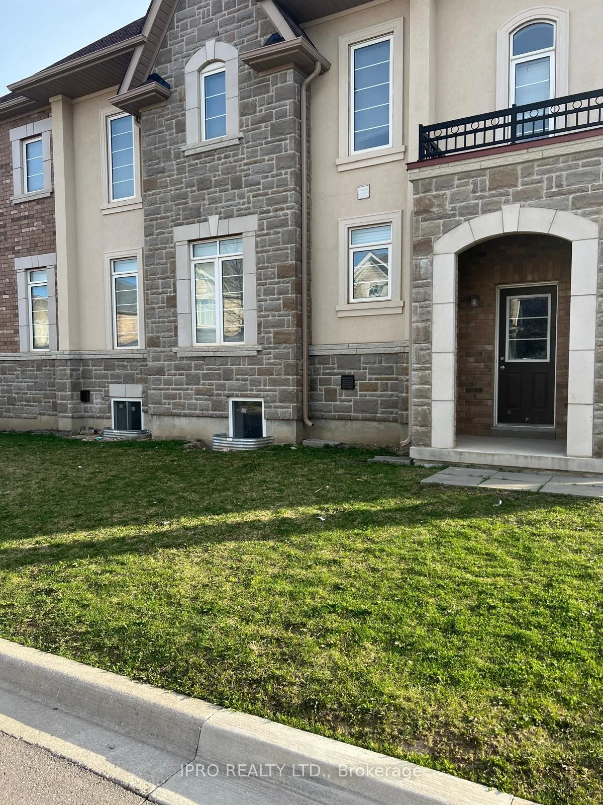 Photo 1 of Unit Basement, 71 Ivor Crescent, Brampton, Northwest Brampton — HOMEH