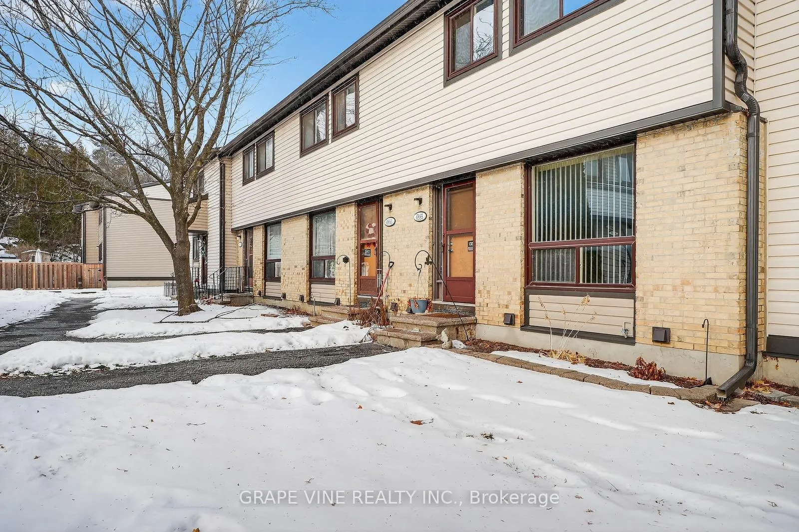 Photo 3 of 6885 Bilberry Drive, Ottawa, Convent Glen North — HOMEH