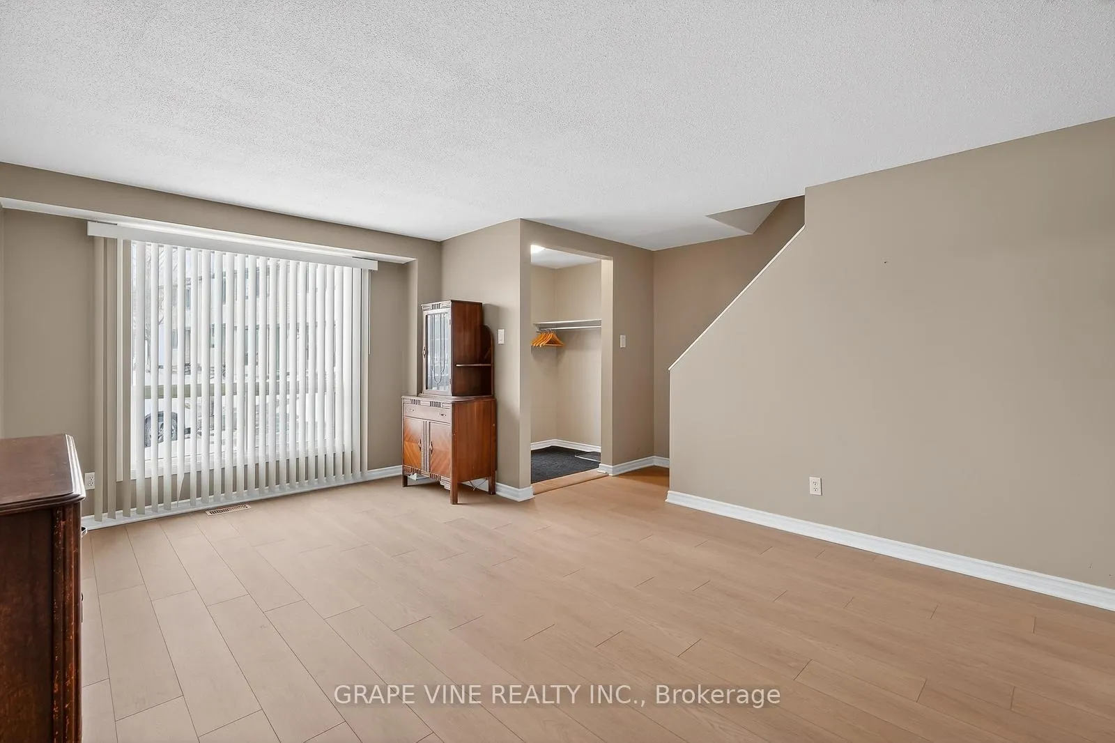 Photo 8 of 6885 Bilberry Drive, Ottawa, Convent Glen North — HOMEH