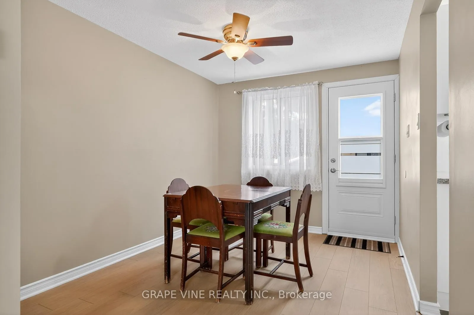 Photo 9 of 6885 Bilberry Drive, Ottawa, Convent Glen North — HOMEH