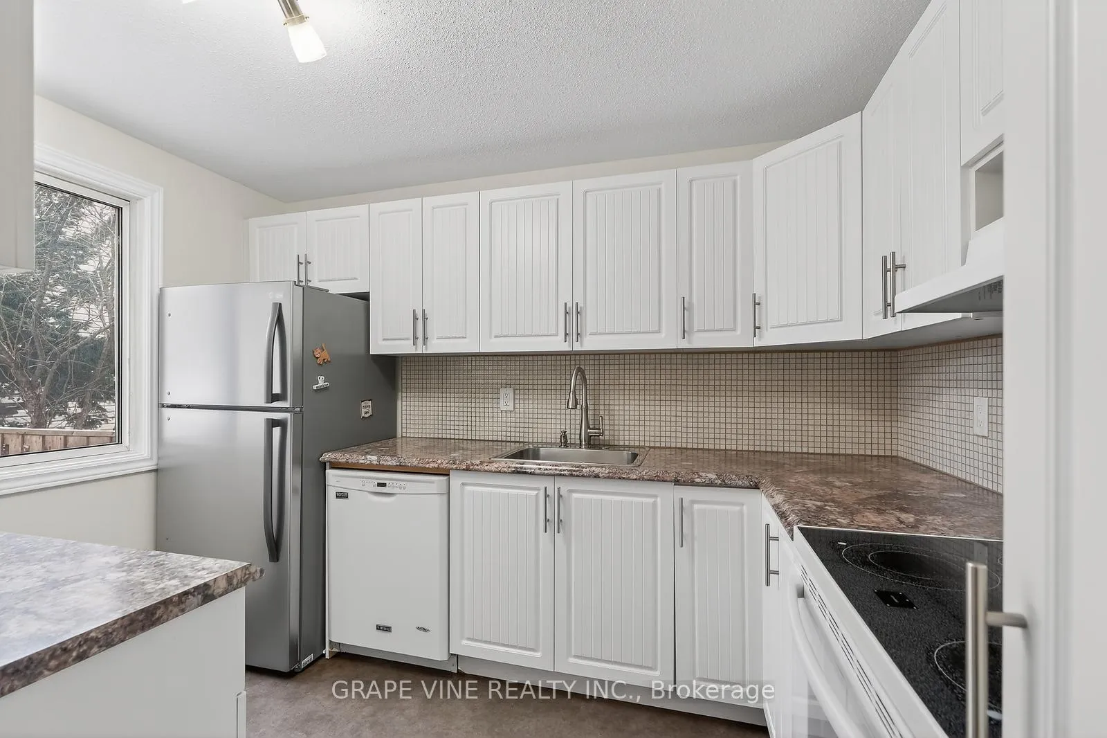 Photo 12 of 6885 Bilberry Drive, Ottawa, Convent Glen North — HOMEH