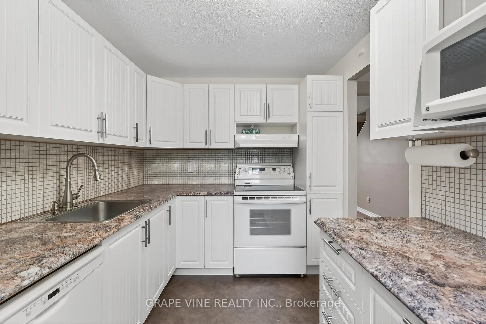 Photo 14 of 6885 Bilberry Drive, Ottawa, Convent Glen North — HOMEH