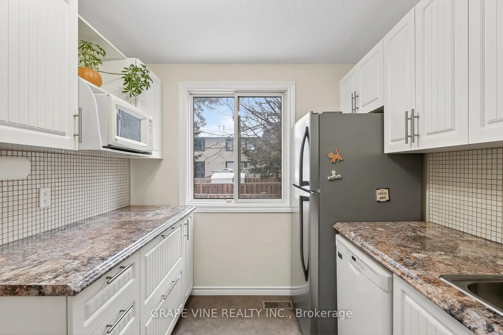 Photo 15 of 6885 Bilberry Drive, Ottawa, Convent Glen North — HOMEH