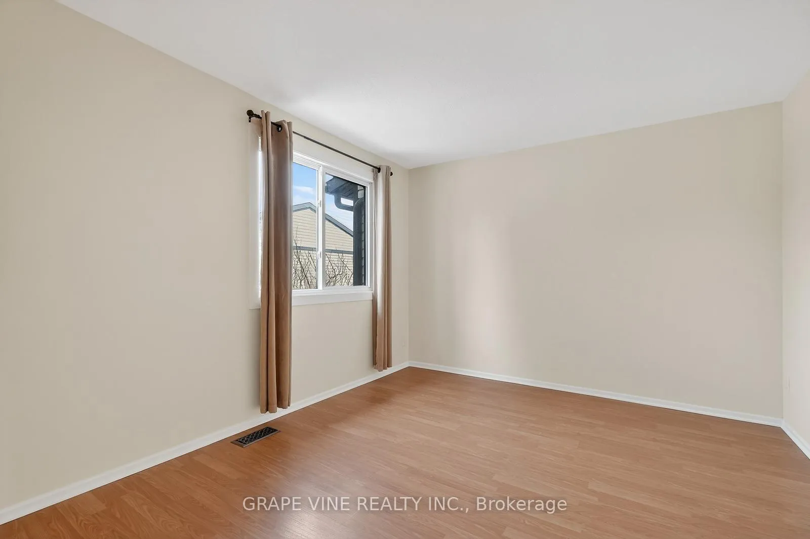 Photo 17 of 6885 Bilberry Drive, Ottawa, Convent Glen North — HOMEH