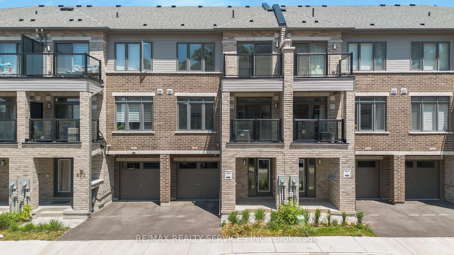 Front of Unit 804, 585 Colborne Street E